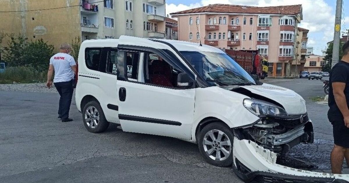 Dolmuşla otomobil çarpıştı: 1 yaralı

