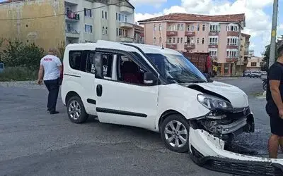 Dolmuşla otomobil çarpıştı: 1 yaralı
