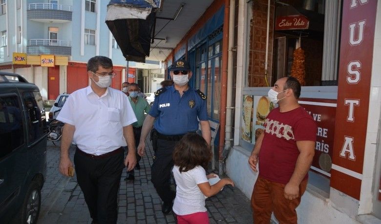 Maske denetimleri aralıksız devam ediyor
 - Samsun 19 Mayıs İlçe Kaymakamı İbrahim Civelek, kurum amirleri ile birlikte Cumhuriyet ve Pazar Mahallerinde bulunan iş yerlerine maske denetimi yaptı.