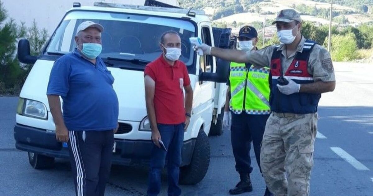 Jandarmadan maske kontrolü
