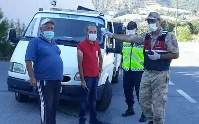 Jandarmadan maske kontrolü

