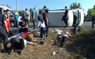 Samsun’da minibüs devrildi: 15 yaralı
