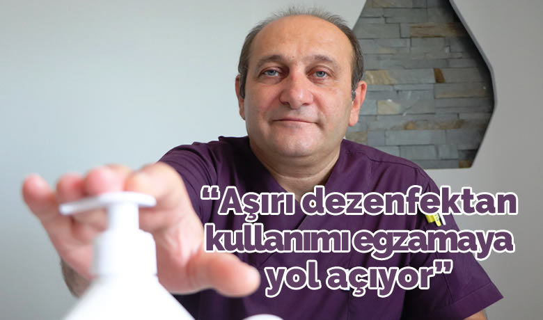 "Aşırı dezenfektan kullanımı egzamaya yol açıyor" - Dermatoloji(Cildiye) Uzmanı Dr. Hüseyin Başar, uzun süre ve sıkça elleri yıkamanın deri üzerindeki yağ tabakasını hızla uzaklaştırarak kurumasına, bunun sonucunda egzama ve çatlakların oluşmasına sebep olacağını söyledi. Başar ayrıca, "Dezenfektan sıkılıyor ve saatlerce durulamadan o dezenfektan elimizin üzerinde duruyor. Bu çok ciddi cilt problemlerine sebep oluyor" dedi.