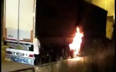 Samsun’da seyir halindeki tırda yangın çıktı
