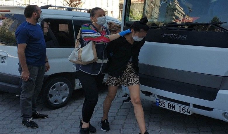2 kişinin bıçakla yaralanmasıyla ilgili 8 gözaltı
 - Samsun’da 2 kadının bıçakla yaralanması olayıyla ilgili 3’ü kadın 8 kişi gözaltına alındı.
