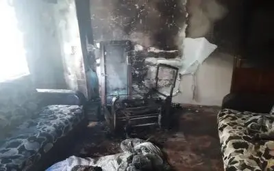 Evi yanan yaşlı kadın yardım bekliyor

