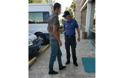 Kayınpederinin evinin önünde kurusıkı tabancayla ateş eden damat tutuklandı
