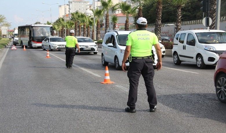 Samsun’da polisten fazla yolcu denetimi
 - Samsun’da polis ekipleri tarafından toplu taşıma araçlarının yoğun olarak kullandığı güzergahlarda fazla yolcu denetimi yapıldı.