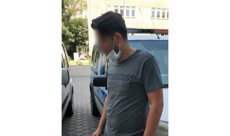 Samsun’da sahte içki ele geçirildi: 1 gözaltı
 - Samsun’da sahte içki ile yakalanan 1 kişi gözaltına alındı.