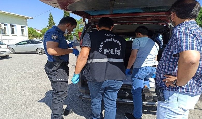 Bafra'da Araçta sahte içki satma iddiasına gözaltı - Samsun’un Bafra ilçesinde aracında sahte içki sattığı iddia edilen şahıs yakalandı.