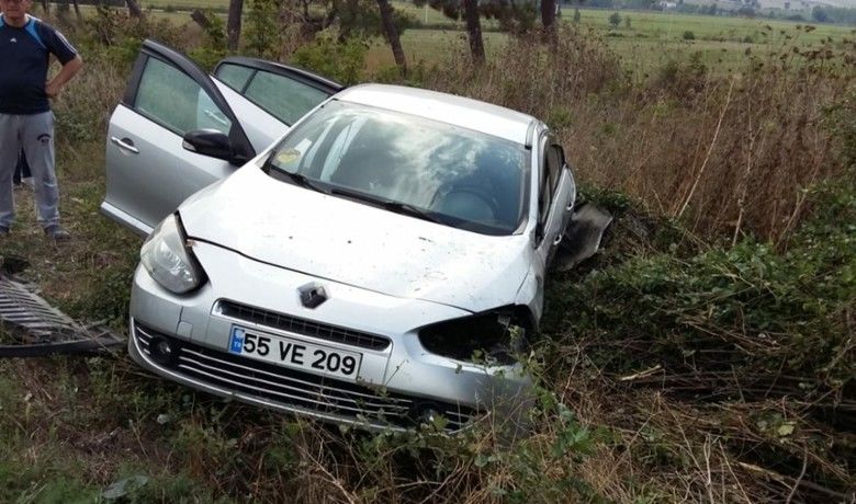 Karaköy'de trafik kazası: 2 yaralı - Samsun’da otomobilin yoldan çıkması sonucu meydana gelen trafik kazasında 2 kişi yaralandı.