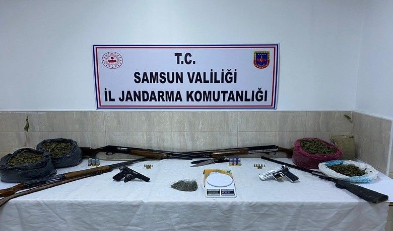 Vezirköprü’de uyuşturucu operasyonu: 2 gözaltı
 - Samsun’un Vezirköprü ilçesinde yapılan operasyon sonucunda 3 bin 300 gram uyuşturucu madde ele geçirildi.