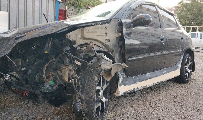 Çalıntı araçla kaza yaptılar: 3’ü ağır 4 yaralı
 - Samsun’da çalıntı olduğu iddia edilen otomobilin sabaha karşı karıştığı kazada, 3’ü ağır 4 kişi yaralandı.