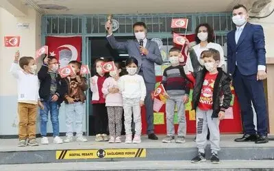 Başkan Cemil Deveci minik öğrenciler için ilk ders zilini çaldı
