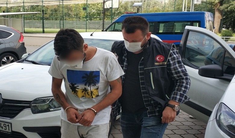 800 adet uyuşturucu haplailgili 1 kişi daha tutuklandı - İstanbul’dan Samsun’a 800 adet uyuşturucu hap getirilmesiyle ilgili 1 kişi daha gözaltına alınarak mahkemece tutuklandı.