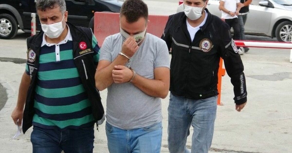 Sokak satıcılarına şafak vakti operasyon: 11 gözaltı