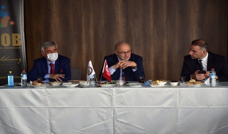 Rektör Ünal, yeni dönemdekiperspektifini Samsun’daki oda temsilcileriyle paylaştı - Ondokuz Mayıs Üniversitesinin (OMÜ) yeni Rektörü Prof. Dr. Yavuz Ünal, Samsun’un bütün potansiyeli ve aktörleriyle öncü bir şehir olması için iki yıl önce kurulan Samsun Akademik Odalar/Örgütler Birliği (SAOB) temsilcileriyle bir araya geldi.