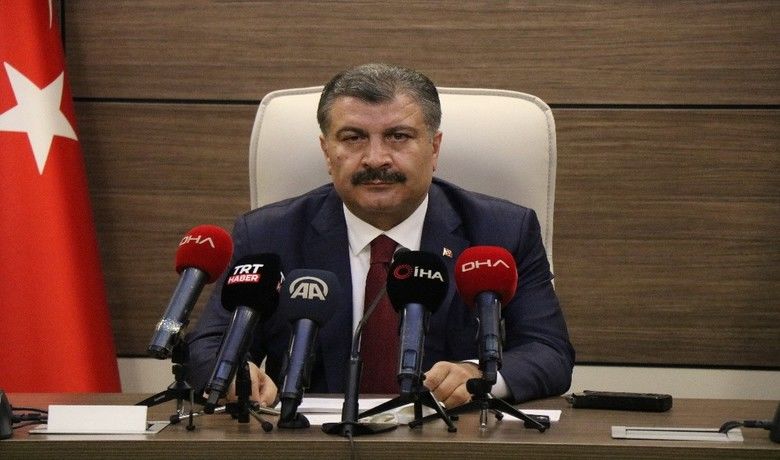 Sağlık Bakanı Koca: “Karşımızdaartık 2 virüs var” - Sağlık Bakanı Dr. Fahrettin Koca, korona virüsü şikayetleri ile influenza adlı virüsün yol açtığı gribin belirtilerinin aynı olduğunu belirterek, “Bu şikayetlerin yaygın görülmesi durumunda Covid-19 şüphelisi görünümü veren hastalarımız da artacak. Asıl düşmanız olan salgına ayrılan zaman ise azalacak. Özetle karşımızda artık 2 virüs var” dedi.