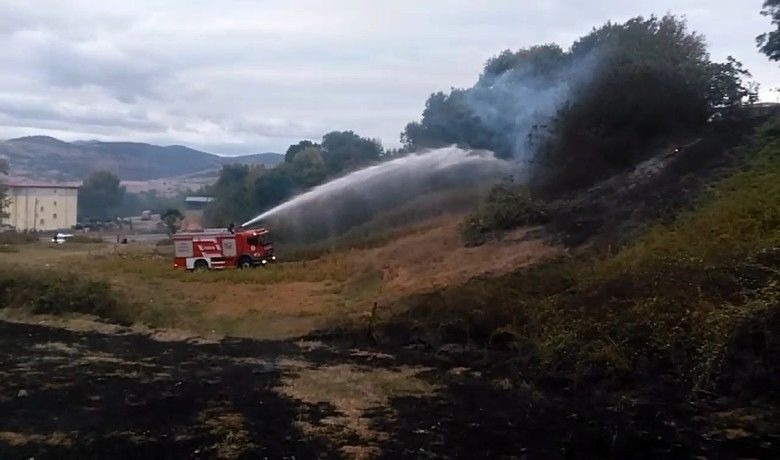 Anız yangını ağaçlık alana sıçradı
 - Samsun’da anız yangını ağaçlık alana sıçrarken itfaiye yangına müdahale etti.