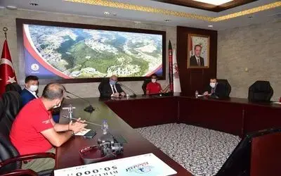 Rektör Ünal, Türkiye birincisi Tanyeli Roket Takımı’nı tebrik etti
