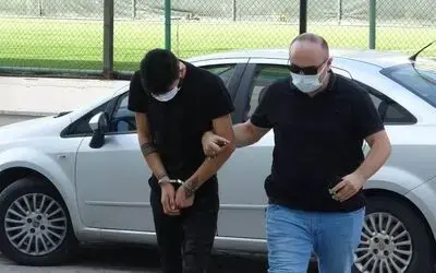 Kuyumcudan altın çaldı
