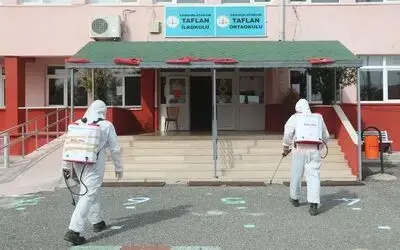 Atakum Belediyesi’nden ilk ders öncesinde 24 okula dezenfeksiyon
