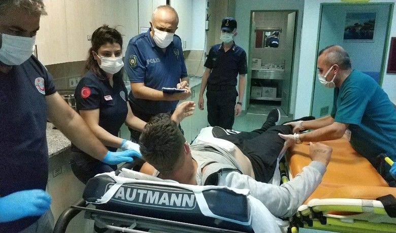 Cezaevinden izinli çıkan mahkumsilahlı saldırıda ağır yaralandı - Samsun’da 5 gün önce cezaevinden izinli çıkan 17 yaşındaki bir kişi, silahlı saldırıya uğrayarak ağır yaralandı.