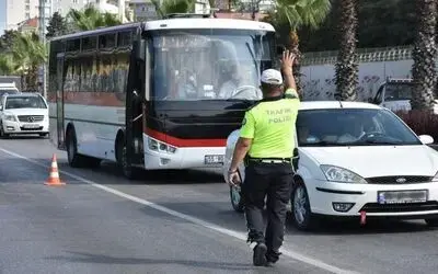 Trafik uygulamasında kurallara uymayan sürücülere ceza yağdı
