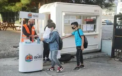 Yüz yüze eğitim için okullarına gelen öğrencileri Atakum Belediyesi karşıladı
