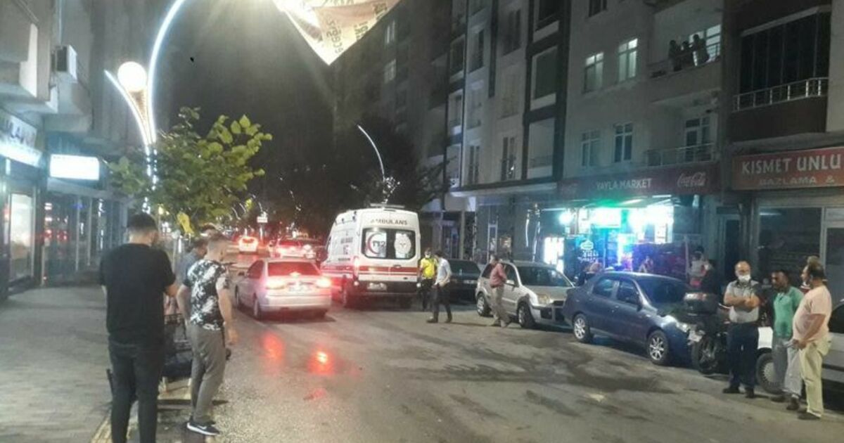 Hızını Alamayan Motosiklet Sürücüsü Otomobil İle Çarpıştı: 1 Yaralı