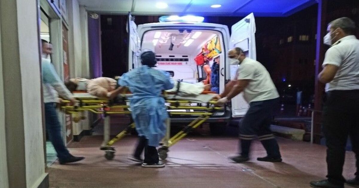 Balkondan düşen kız çocuğu ağır yaralandı