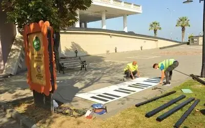 Büyükşehir’den çocuklara ayak piyanosu
