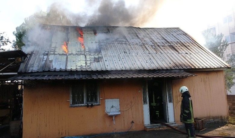 Samsun’da bağ evinde yangın
 - Samsun’da bir bağ evi çıkan yangında kullanılmaz hale geldi.