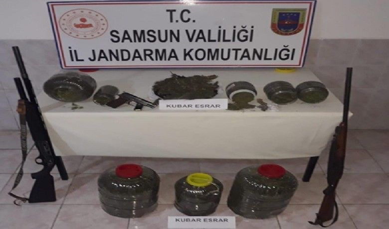 Jandarmadan uyuşturucu operasyonları
 - SAMSUN (İHA) – Samsun İl Jandarma Komutanlığı ekiplerince yapılan operasyonlar kapsamında toplam 10 olayda 19 şüpheli şahıs gözaltına alınıp, 12 kilo 170 gram kubar esrar maddesi, 22 gram kenevir tohumu, 1 kök skank bitkisi, 103 adet sentetik ecza ilacı, 3 gram Jamaica maddesi, 2 adet tabanca, 6 adet av tüfeği, 30 adet 7,65 tabanca fişeği ve 1 adet hassas terazi ele geçirildi.