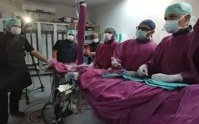 Doktorlar canlı yayında kalp operasyonu yaptı
