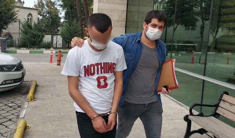 Uyuşturucu hapla yakalananşahıs adliyeye sevk edildi - Samsun’da narkotik polisinin takibi uyuşturucu hapla yakalanan bir kişi adliyeye sevk edildi.