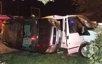 Karavanın fırlayan lastiği kazaya sebep oldu: 1 yaralı

