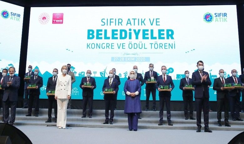 Başkan Togar’a ‘Sıfır Atık’ ödülü
 - Tekkeköy Belediyesi, ‘Sıfır Atık Projesi’nde ödüle layık görüldü. Emine Erdoğan’ın da katıldığı törenle ödül Başkan Togar’a verildi.