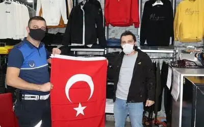 Havza Belediyesi’nden esnafa bayrak
