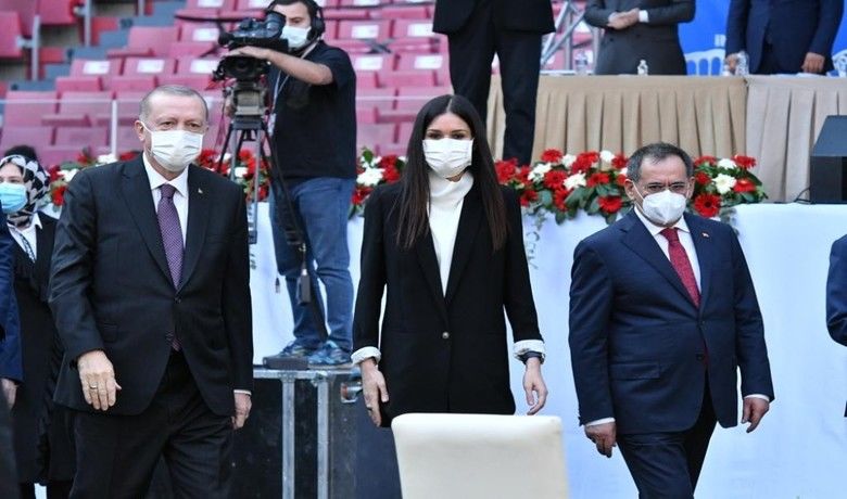 Demir: “Gönül belediyeciliğini enetkin şekilde icra ediyoruz” - AK Parti 7. Olağan İl Kongresi’nde konuşan Büyükşehir Belediye Başkanı Mustafa Demir, Samsun’u her alanda gerçekleştirecekleri projelerle birlikte yepyeni bir çehreye kavuşturacaklarını ifade ederek, “Seçim kampanyamızın ana teması olan gönül belediyeciliğini en etkin ve verimli şekilde icra etmek üzere yola çıktık” dedi.