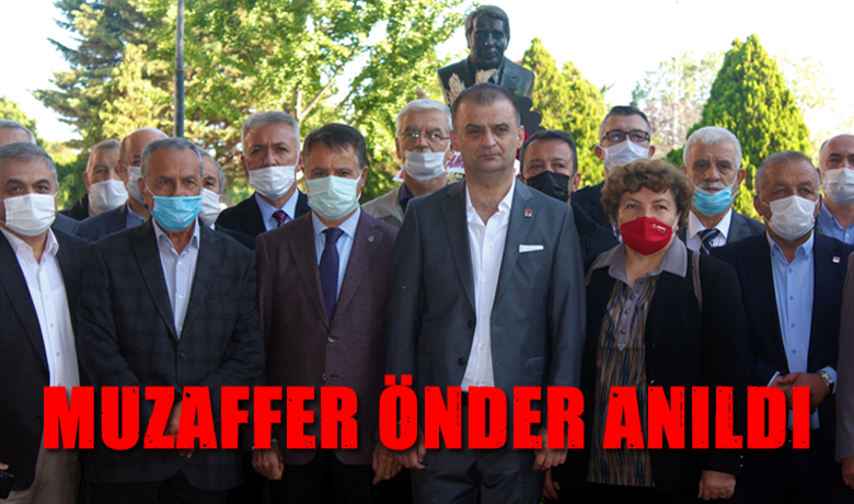 Muzaffer Önder anıldı - Eski Samsun Büyükşehir Belediye Başkanı Muzaffer Önder, vefatının 15. yılında büstü ve mezarı başında anıldı.
