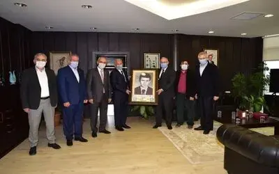 Rektör Ünal’a ’lise fotoğrafı’ sürprizi
