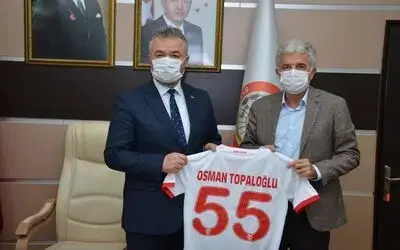 Samsunspor Futbol Akademisi’nden Başkan Topaloğlu’na forma
