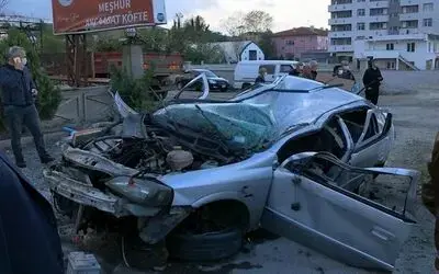 Samsun’da takla atan otomobil bahçe duvarına çarptı: 1 yaralı
