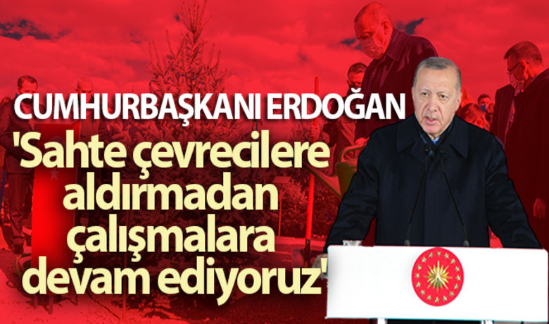 Cumhurbaşkanı Erdoğan: 'Sahte çevrecilerealdırmadan çalışmalara devam ediyoruz' - Cumhurbaşkanı Recep Tayyip Erdoğan, “Gezi olaylarında güya çevre adına sokakları yakanlar, esnafın malını mülkünü yağmalayanlar, koro halinde fidan dikimi seferberliğimizi kötüleme yarışına girdi. Bizi haksızca eleştirenler, dikkat ederseniz PKK’lı teröristlerin yaktığı ormanlardan hiç bahsetmiyor. Bize çevre konusunda ders vermeye kalkanlar, bölücü örgütün çevre terörünü ağızlarına dahi almıyor” dedi.	“Hedefimiz 2023 yılı sonuna kadar toplamda 7 milyar fidanın toprakla buluşmasını sağlamaktır”	Erdoğan, KKTC, Azerbaycan, Arnavutluk ve Bosna-Hersek'e canlı bağlantı yaptı.	Erdoğan da, KKTC ile yapılan bağlantıdaki konuşmasında şunları söyledi:BUGÜN NELER OLDU?