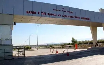 Cezaevine cep telefonu sokarken yakalandı