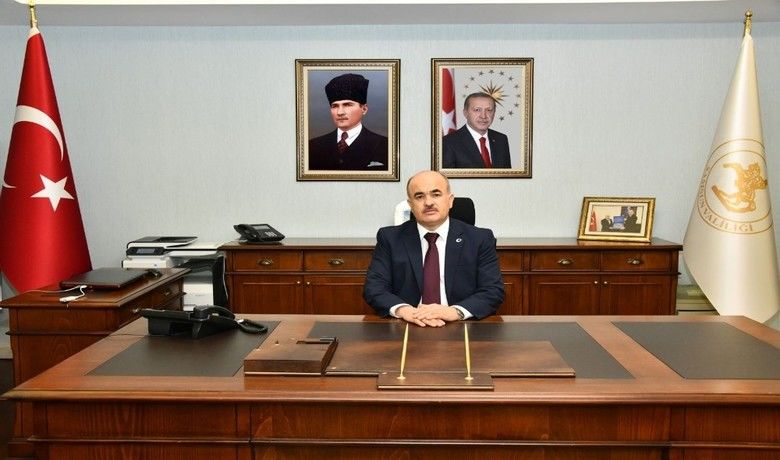 Samsun’da 48 saat içinde 4 aileyi koronaayırdı, yasaklı kına gecesinde 17 yeni vaka - Samsun’da yemekli kına gecesi yasak olduğu için misafirlerin bir mekanda ağırlandığı yemekte pozitif ve onların temaslısı 17 vaka ortaya çıktı. Samsun Valisi Dr. Zülkif Dağlı son 48 saatte 4 ailenin korona virüsü nedeniyle sevdiklerinde ayrıldığını belirterek tedbirlere riayet edilmesini istedi.