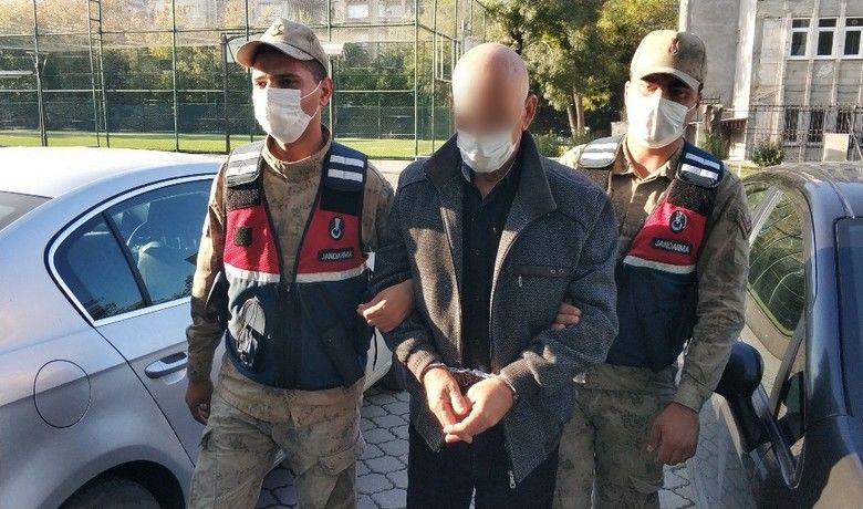 Hırsızlık suçundan 5 yıl cezasıbulunan şahıs jandarma tarafından yakalandı - Samsun’da hırsızlık suçundan hakkında kesinleşmiş 5 yıl hapis cezasına çarptırılan bir kişi jandarma tarafından gözaltına alındı.