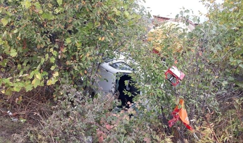 Alaçam'da Minivan şarampole devrildi: 4 yaralı - Samsun’un Alaçam ilçesinde meydana gelen trafik kazasında 4 kişi yaralandı.