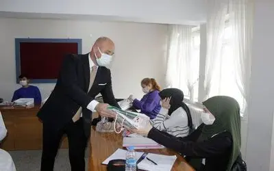 Başkan Togar’dan üniversite adaylarına ‘hazırlık kitabı’ desteği
